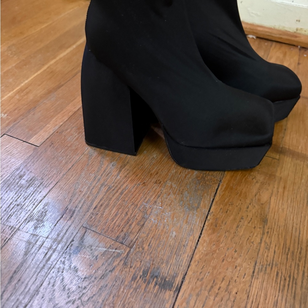 Leggings with shoes